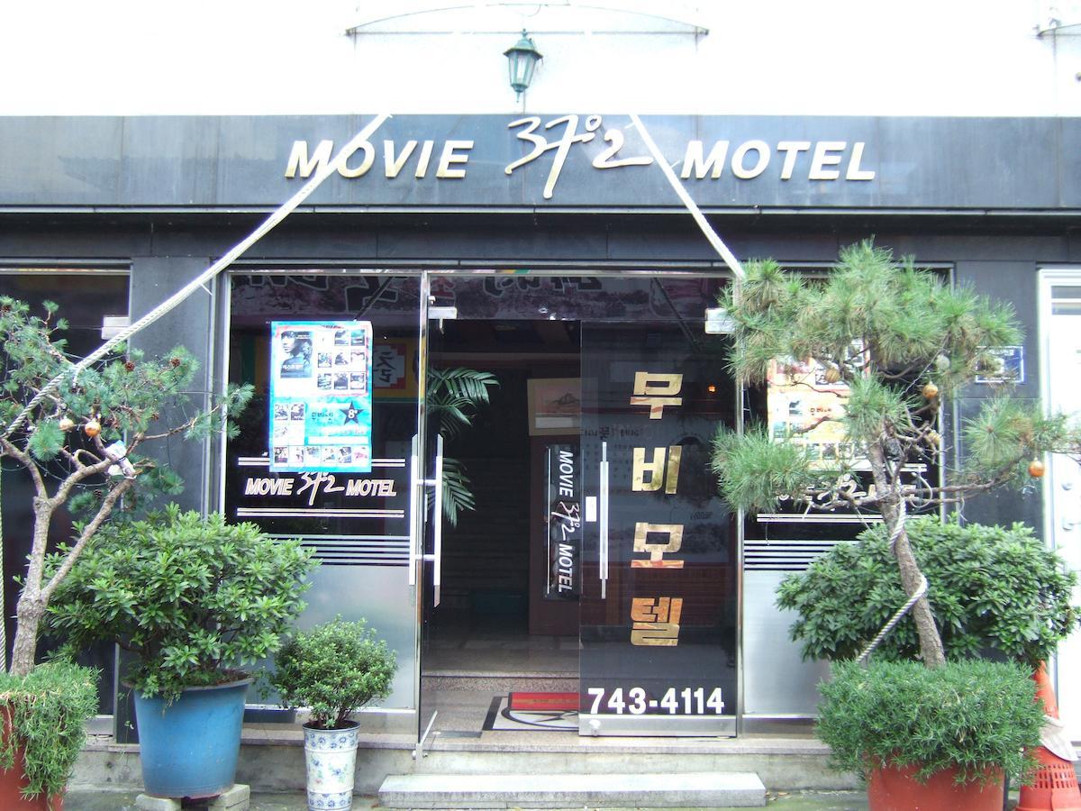 Movie Motel Jinju Exteriör bild
